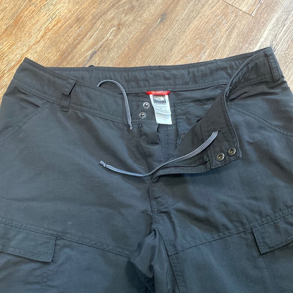 TNF North Face Convertible Zip Off Hiking Pants Capri Shorts Excellent Condition - Picture 4 of 11